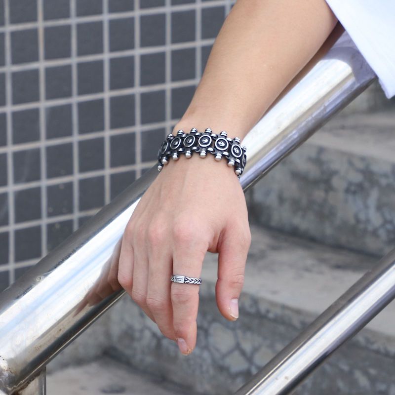 ​   新入荷 メンズ チタン製スカルブレスレット - ボー - Men'S Accessories Jewelry Brands のレビューと価格