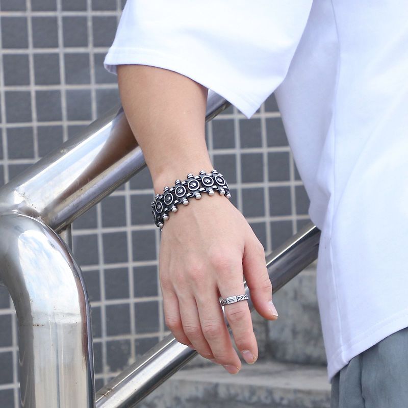 ​   新入荷 メンズ チタン製スカルブレスレット - ボー - Men'S Accessories Jewelry Brands のレビューと価格
