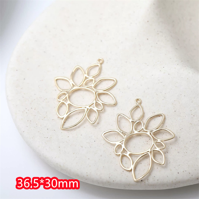 新到着 40 ピース/ロットカラープリント漫画の花の形の銅フ - Men Accessories Locket のレビューと価格