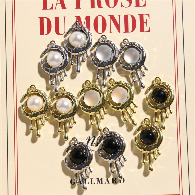 送料無料 40 ピース/ロット樹脂ビーズコア合金月の形の金属 - Men Accessories Locket のレビューと価格