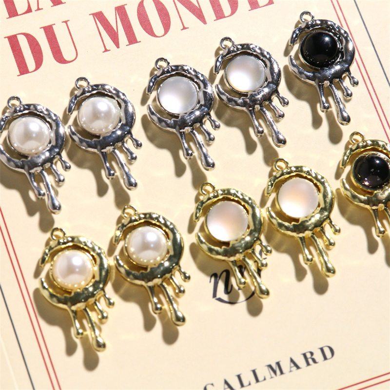 送料無料 40 ピース/ロット樹脂ビーズコア合金月の形の金属 - Men Accessories Locket のレビューと価格