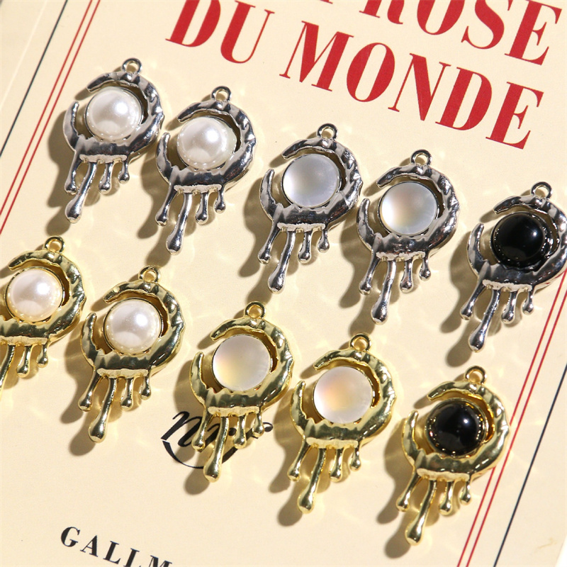 送料無料 40 ピース/ロット樹脂ビーズコア合金月の形の金属 - Men Accessories Locket のレビューと価格