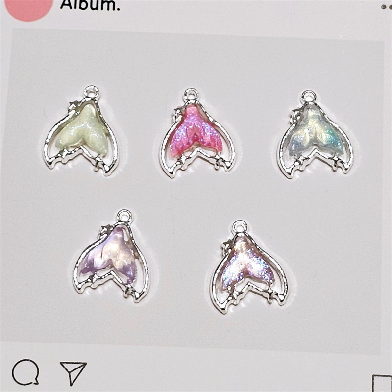 2025年最新 100個/ロット カラフル樹脂コア 漫画の尻 - Men Accessories Locket のレビューと価格